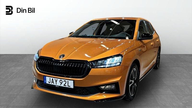 Orange Begagnad 2024 Skoda Fabia Monte Carlo Halvkombi | 224 900 kr (Marknadspris) - Bild 1/4