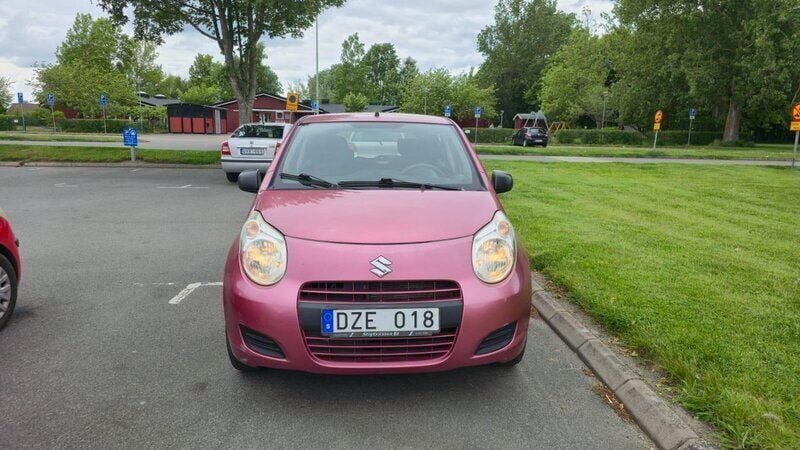 Röd Begagnad 2010 Suzuki Alto Halvkombi | 34 900 kr (Marknadspris) - Bild 1/4