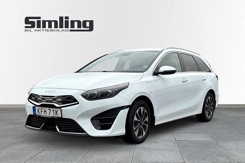 Vit Begagnad 2021 Kia Ceed Sportswagon Advance Kombi | 244 900 kr (Marknadspris) - Bild 1/4