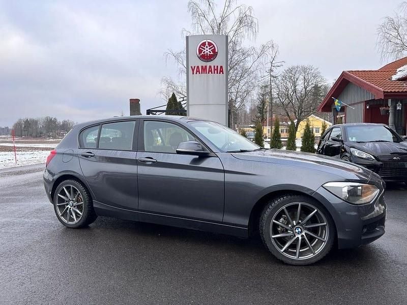 Begagnad BMW 116 136 HK (100 kW) 2012 Grå Halvkombi