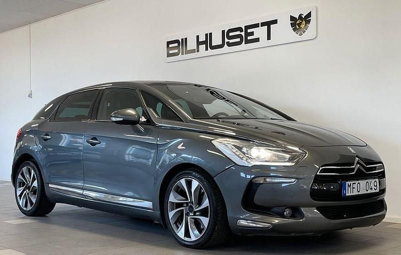 Grå Begagnad 2012 Citroën DS5 Halvkombi | 74 900 kr (Marknadspris) - Bild 1/4