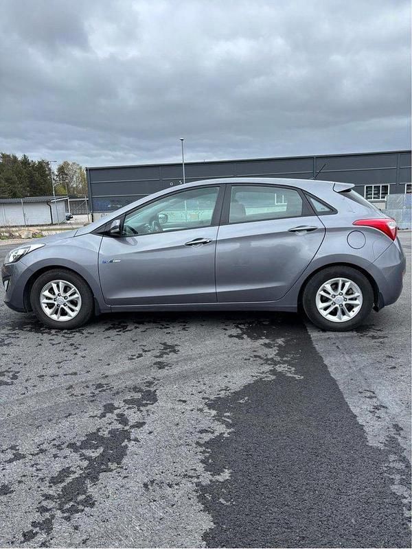 Grå Begagnad 2014 Hyundai i30 Sport Halvkombi | 65 000 kr (Marknadspris) - Bild 1/4