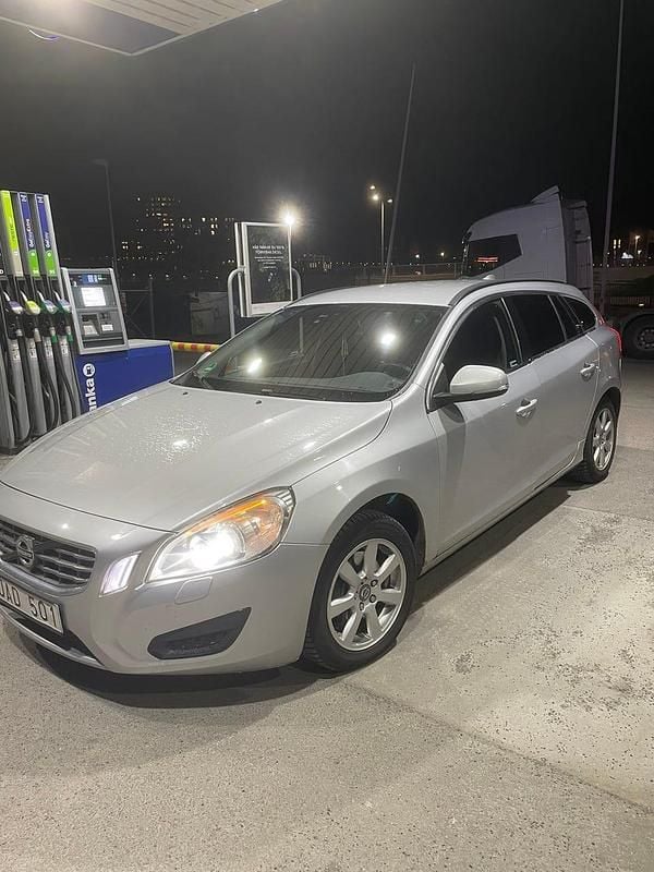 Begagnad 2011 Volvo V60 Kombi | 68 000 kr (Marknadspris) - Bild 1/2