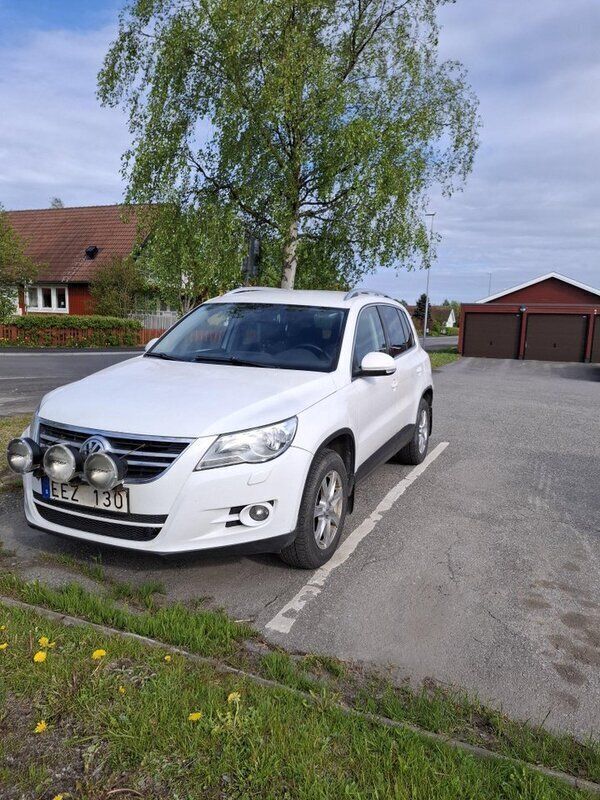Vit Begagnad 2008 VW Tiguan Sportline SUV | 29 000 kr - Bild 1/4