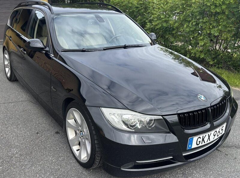 Svart Begagnad 2008 BMW 335 Comfort Edition Kombi | 109 000 kr (Marknadspris) - Bild 1/4