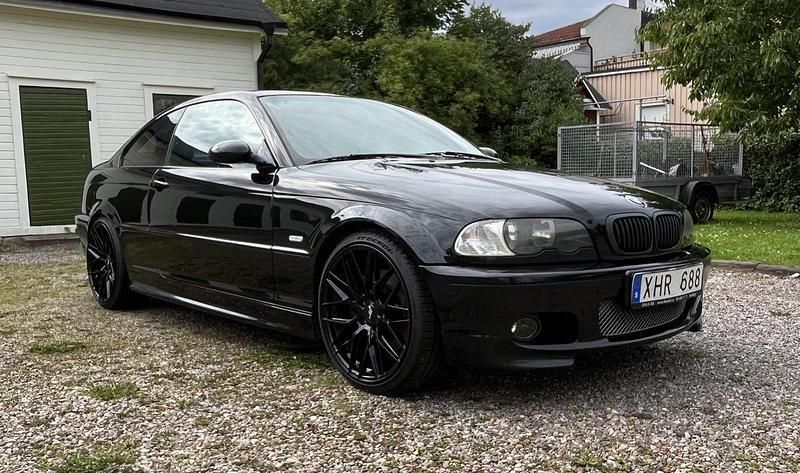 Svart Begagnad 2002 BMW 330 M Sport Sportkupé | 98 000 kr (Marknadspris) - Bild 1/4