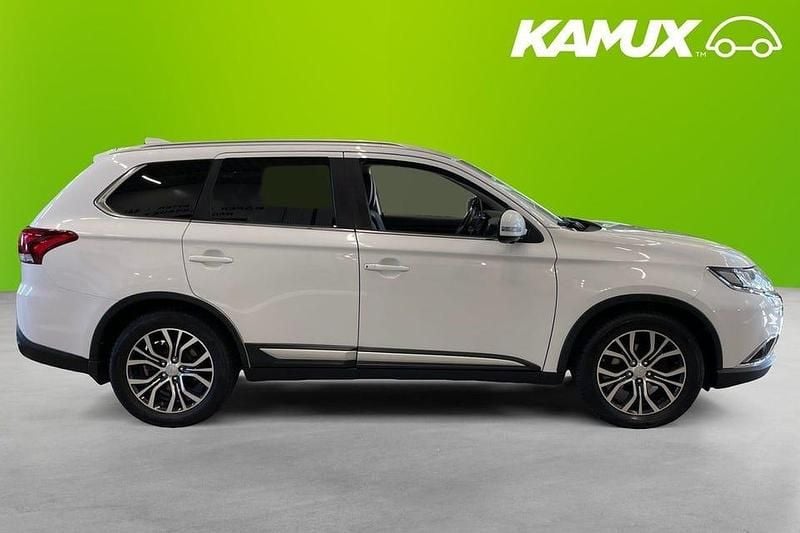 Begagnad Mitsubishi Outlander 150 HK (110 kW) 2017 Vit SUV