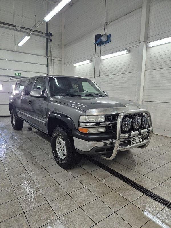 Grå Begagnad 2001 Chevrolet Silverado Sedan | 125 000 kr - Bild 1/4