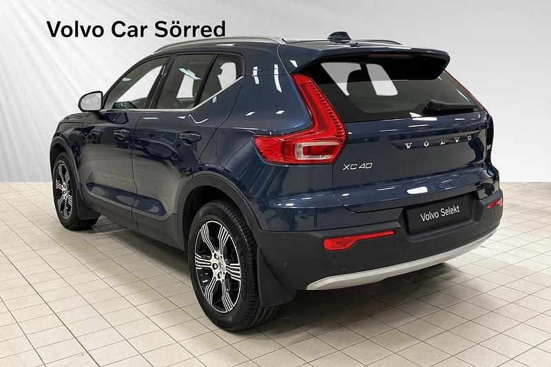 Begagnad Volvo XC40 Inscription 192 HK (141 kW) 2022 Blå SUV