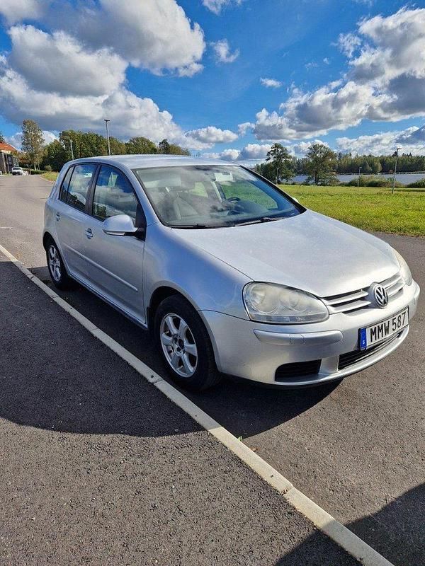Silver Begagnad 2007 VW Golf V Trendline Halvkombi | 19 000 kr (Bra pris) - Bild 1/3