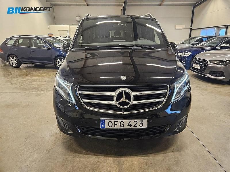 Begagnad Mercedes V250 Avantgarde 190 HK (139 kW) 2016 Svart (svart metallic) Minibuss