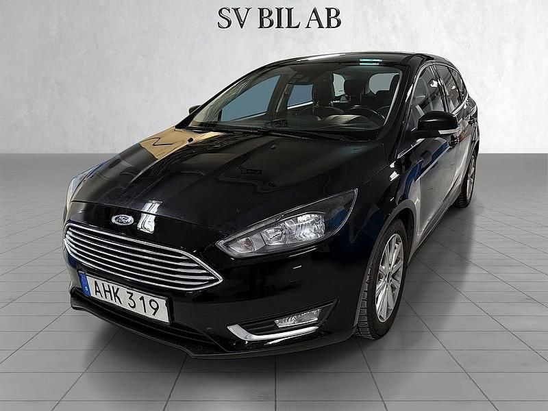 Svart Begagnad 2017 Ford Focus Titanium Kombi | 114 900 kr (Bra pris) - Bild 1/4