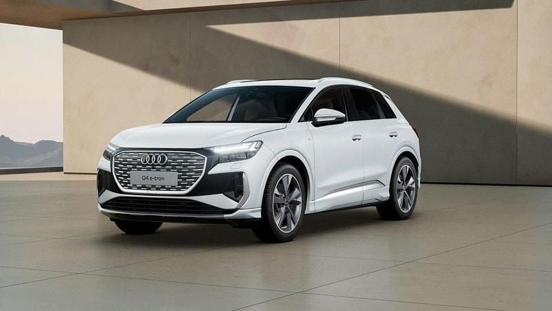 Vit Begagnad 2024 Audi Q4 e-tron S-Line SUV | 589 000 kr (Marknadspris) - Bild 1/4
