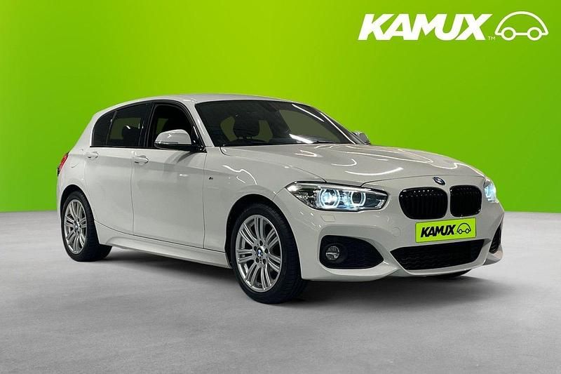 Vit Begagnad 2017 BMW 118 M Sport Halvkombi | 164 900 kr (Marknadspris) - Bild 1/4