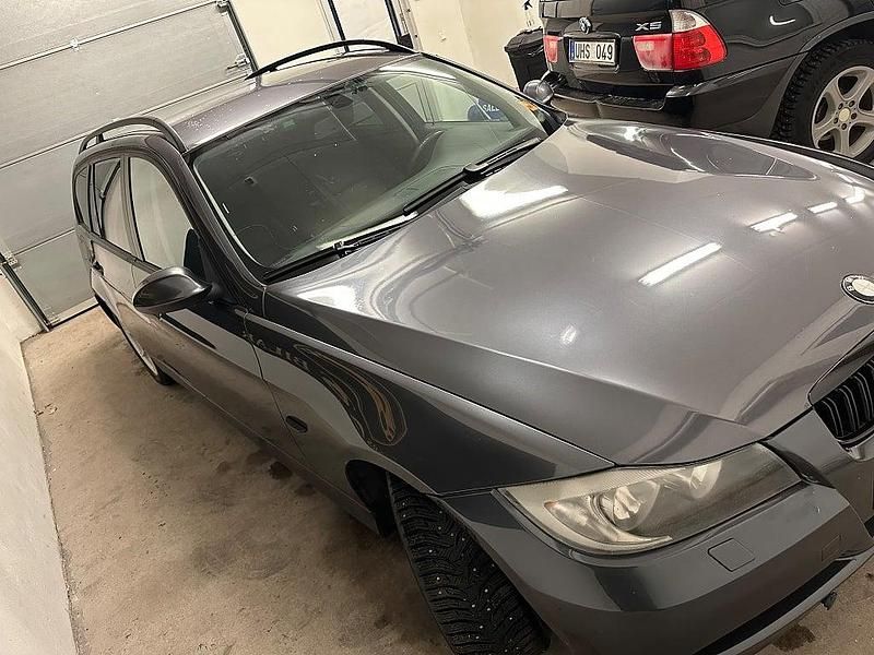Begagnad BMW 320 Advantage 150 HK (110 kW) 2006 Grå Kombi