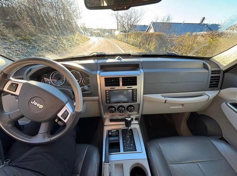 Begagnad Jeep Cherokee 177 HK (130 kW) 2008 SUV