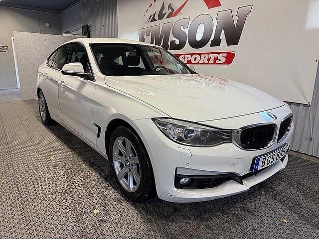 Vit Begagnad 2014 BMW 320 Gran Turismo Halvkombi | 139 900 kr (Dyr) - Bild 1/4