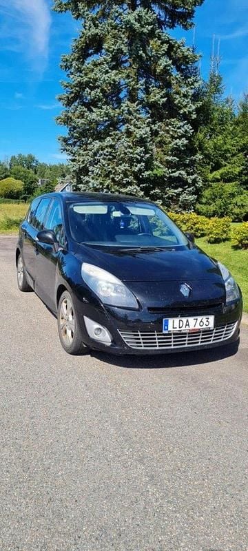 Svart Begagnad 2011 Renault Grand Scénic III Minibuss | 34 000 kr (Superpris) - Bild 1/4