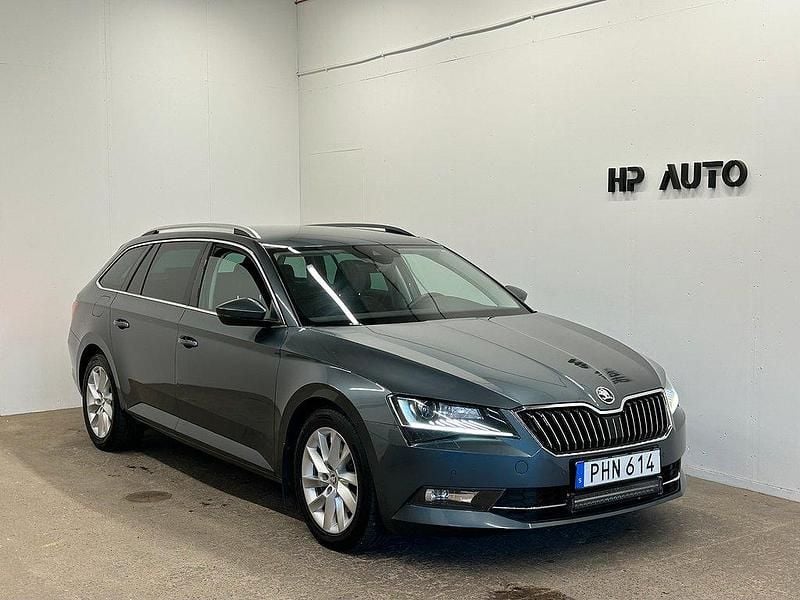 Grå Begagnad 2017 Skoda Superb Business Line Kombi | 179 500 kr (Bra pris) - Bild 1/4