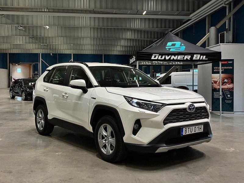 Vit Begagnad 2019 Toyota RAV4 Hybrid Active SUV | 309 900 kr (Marknadspris) - Bild 1/4