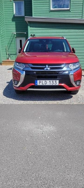 Röd Begagnad 2017 Mitsubishi Outlander P-HEV SUV | 160 000 kr (Marknadspris) - Bild 1/4