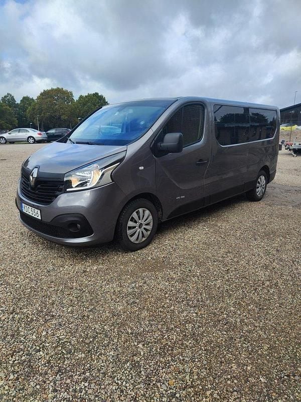 Grå Begagnad 2015 Renault Trafic Van | 183 000 kr - Bild 1/4