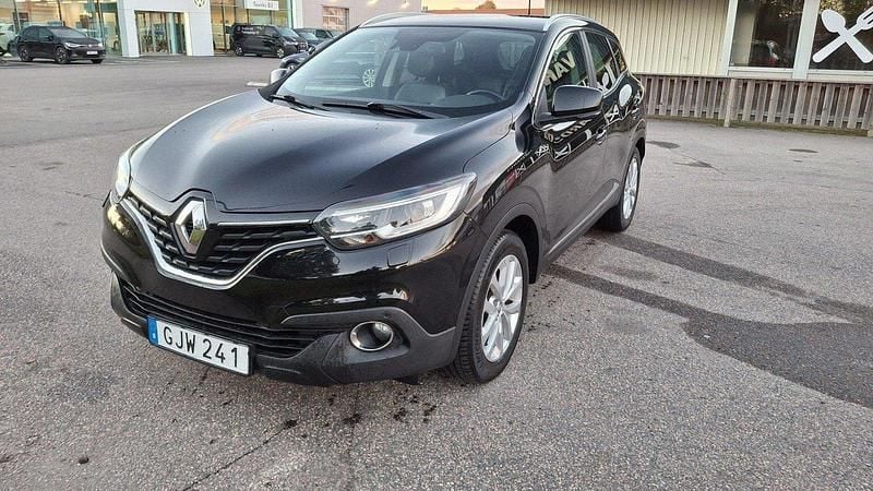Svart Begagnad 2017 Renault Kadjar LIMITED SUV | 109 000 kr (Marknadspris) - Bild 1/4