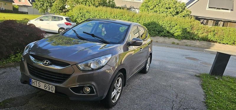 Brun Begagnad 2012 Hyundai ix35 SUV | 67 000 kr (Marknadspris) - Bild 1/4