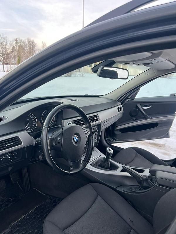 Begagnad BMW 320 150 HK (110 kW) 2007 Kombi