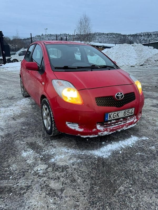 Begagnad 2007 Toyota Yaris Halvkombi | 31 500 kr (Marknadspris) - Bild 1/4