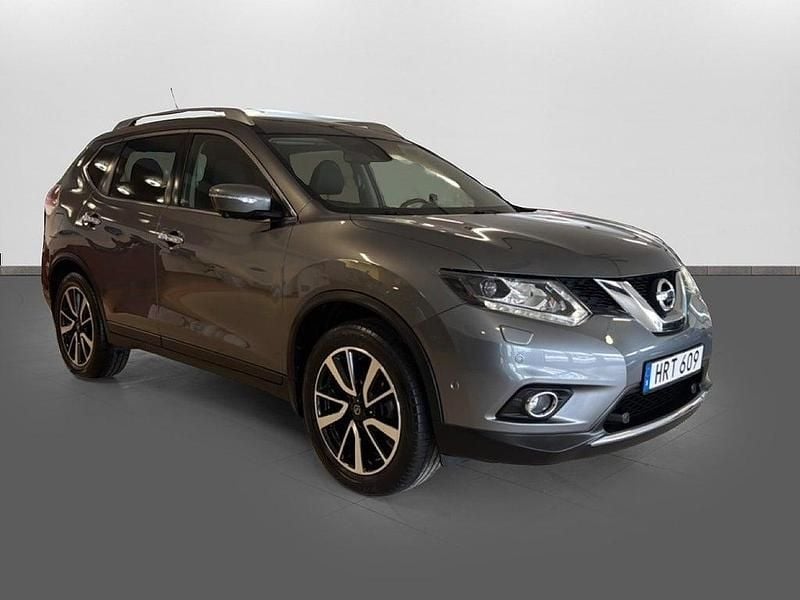Begagnad Nissan X-Trail Tekna 131 HK (96 kW) 2017 Grå SUV