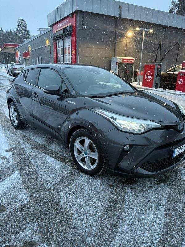 Begagnad 2021 Toyota C-HR SUV | 209 000 kr (Bra pris) - Bild 1/4