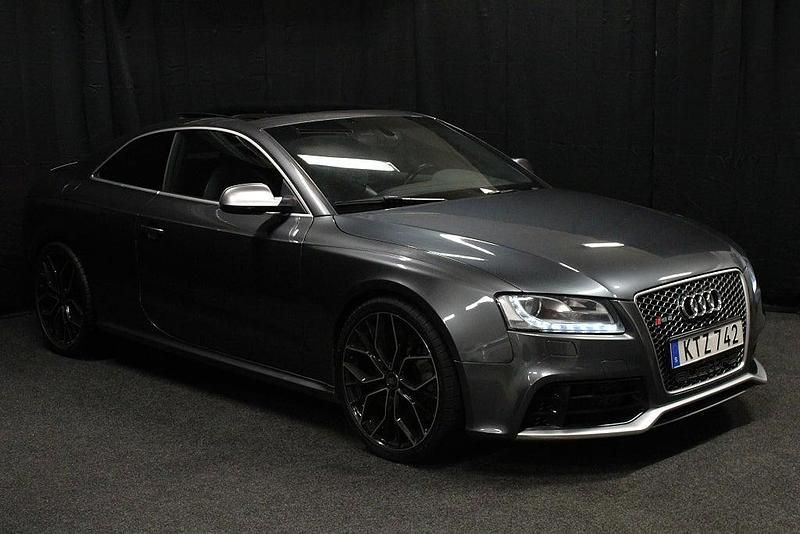 Begagnad Audi RS5 Premium 475 HK (349 kW) 2011 Grå Sportkupé
