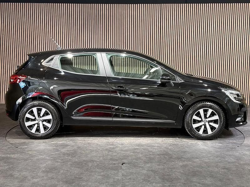 Begagnad Renault Clio V 91 HK (66 kW) 2023 Svart Halvkombi