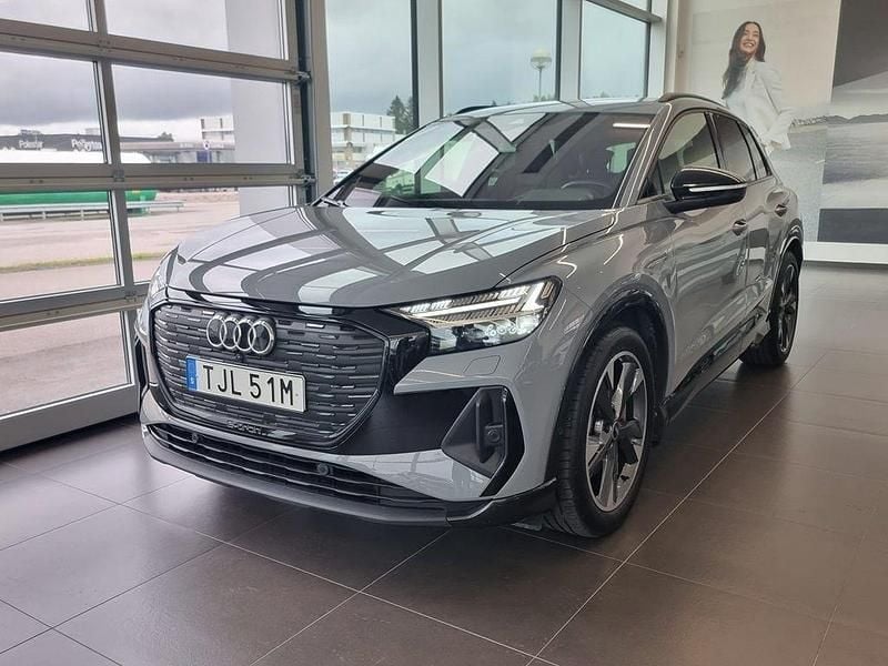 Kiselgrå Begagnad 2023 Audi Q4 e-tron S-Line SUV | 429 900 kr (Marknadspris) - Bild 1/4
