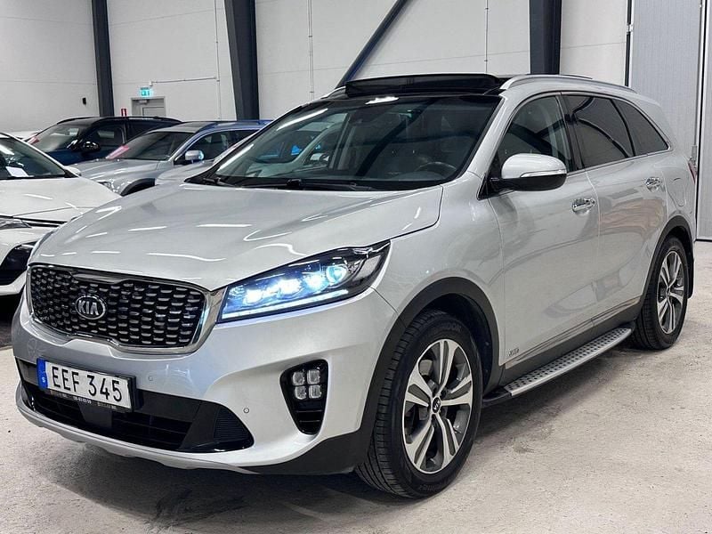Grå Begagnad 2018 Kia Sorento 2 SUV | 289 700 kr (Marknadspris) - Bild 1/4