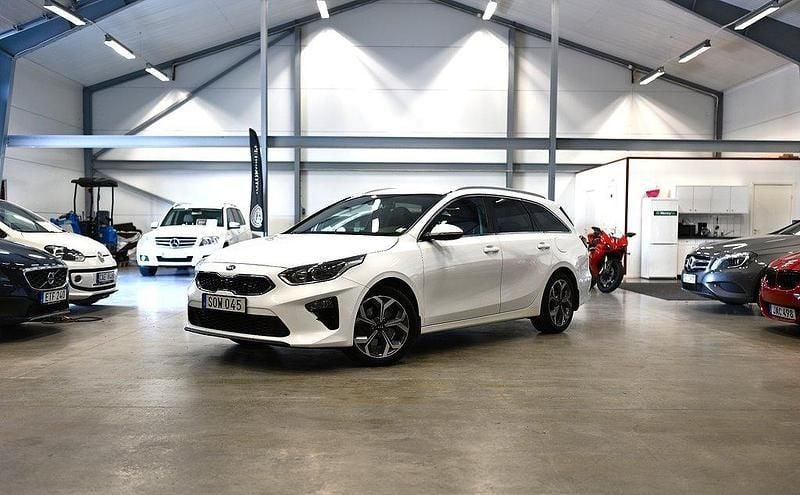 Vit Begagnad 2018 Kia Ceed Sportswagon Kombi | 147 900 kr (Lite dyr) - Bild 1/4