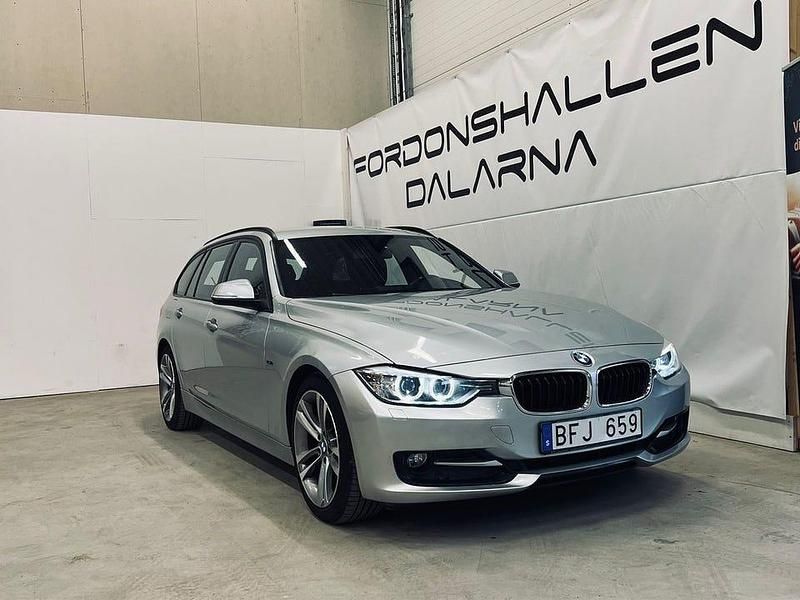 Silver Begagnad 2013 BMW 320 Sport Line Kombi | 159 900 kr (Lite dyr) - Bild 1/4