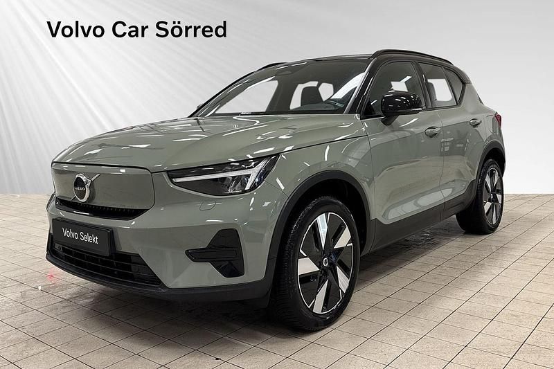 Grön Begagnad 2023 Volvo XC40 Single Motor Extended Range SUV | 404 900 kr - Bild 1/4