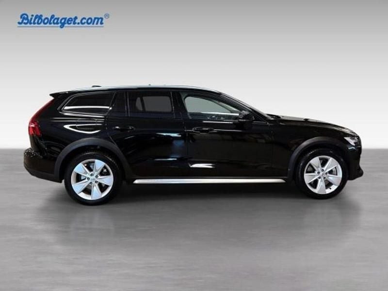 Begagnad Volvo V60 CC Plus 200 HK (147 kW) 2023 Svart Kombi