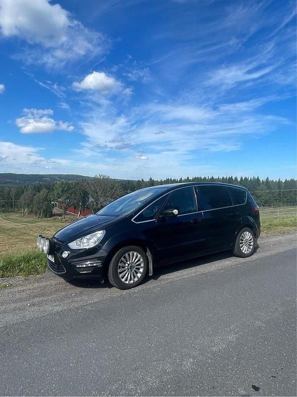 Svart Begagnad 2012 Ford S-MAX Business Edition Minibuss | 65 000 kr (Dyr) - Bild 1/4