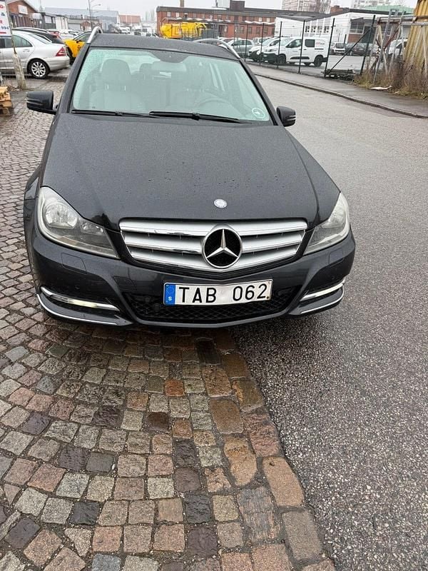 Begagnad Mercedes C180 156 HK (114 kW) 2012