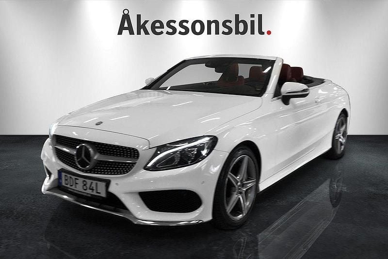 Vit Begagnad 2017 Mercedes C250 AMG Cab | 369 000 kr (Dyr) - Bild 1/4