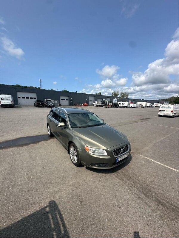 Grön Begagnad 2009 Volvo V70 Summum Kombi | 49 000 kr (Bra pris) - Bild 1/4