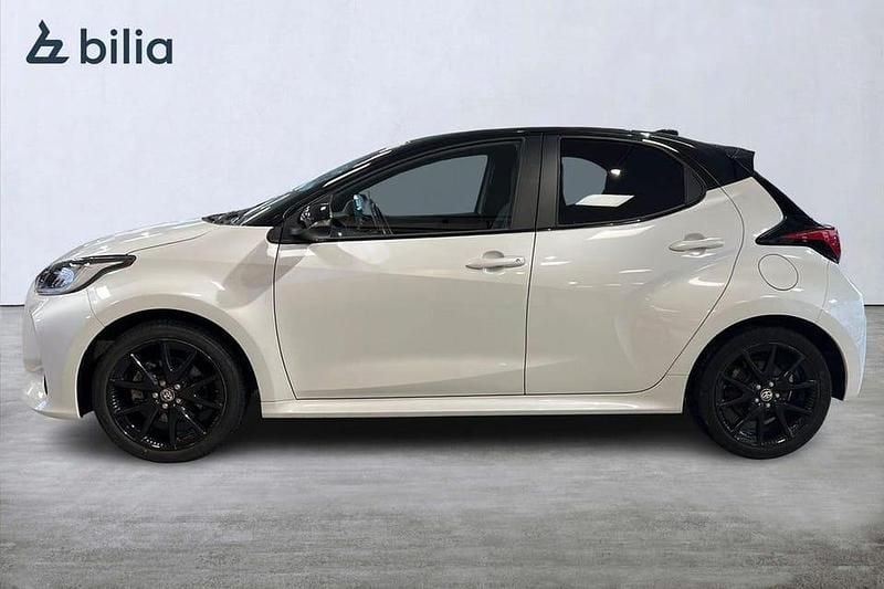 Begagnad Toyota Yaris Hybrid Style 117 HK (86 kW) 2022 Vit Halvkombi