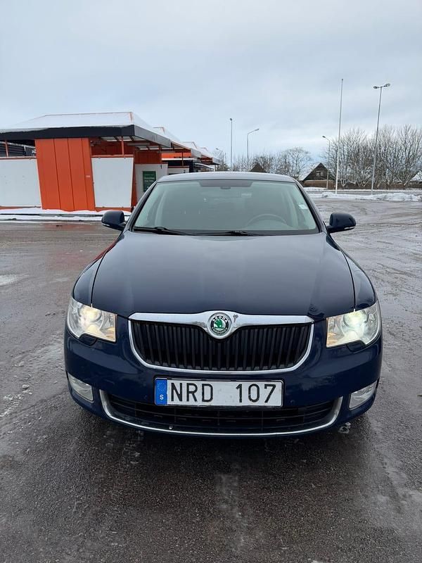 Begagnad 2010 Skoda Superb | 45 000 kr (Superpris) - Bild 1/4