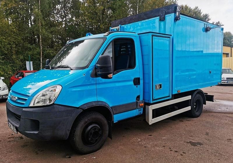 Blå Begagnad 2009 Iveco Daily Van | 82 900 kr (Marknadspris) - Bild 1/4