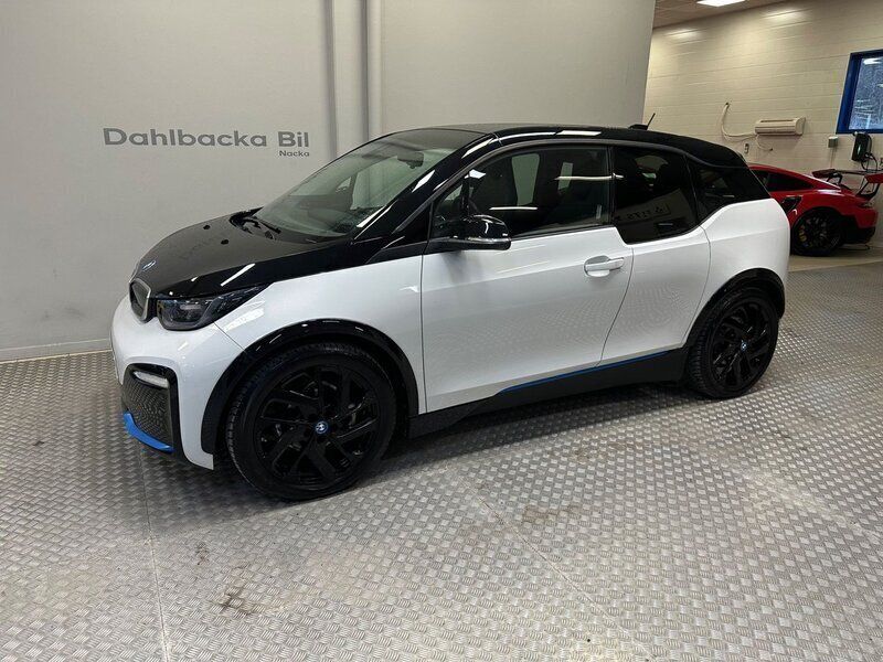 Vit Begagnad 2021 BMW i3 Comfort Edition Halvkombi | 249 000 kr (Lite dyr) - Bild 1/4