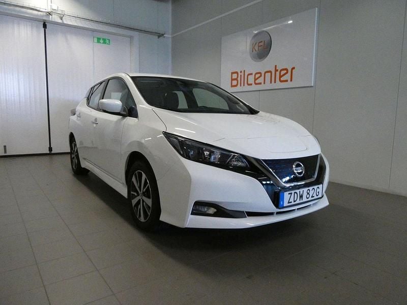 Vit Begagnad 2022 Nissan Leaf Halvkombi | 169 900 kr (Bra pris) - Bild 1/3