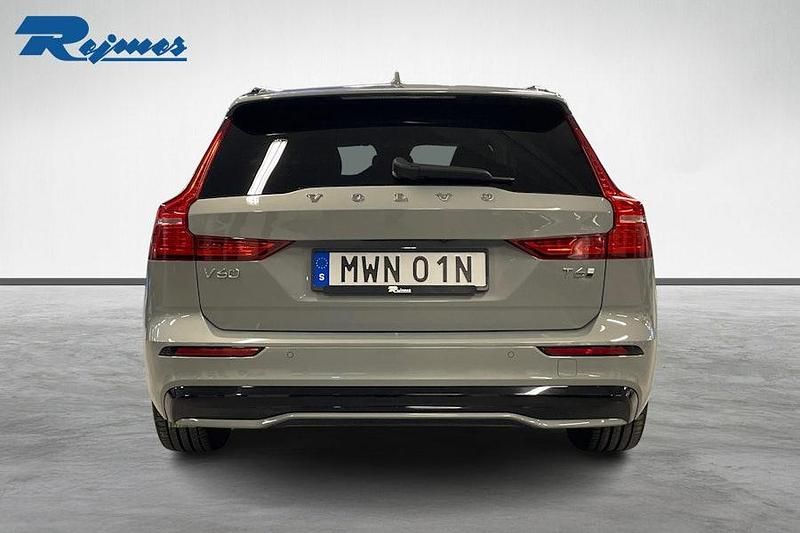 Begagnad Volvo V60 Plus 349 HK (256 kW) 2024 Grå Kombi